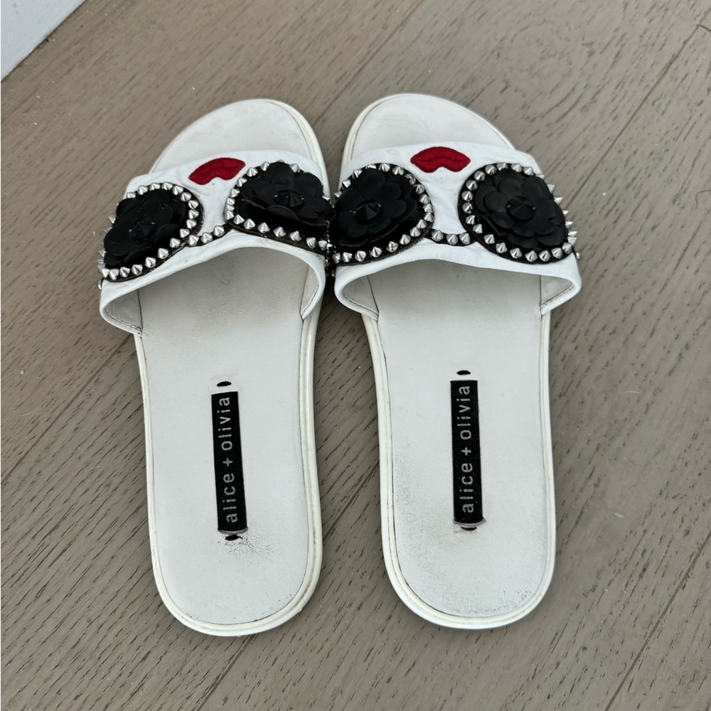 Alice + Olivia Tasha Pool Slides - Picture 3 of 6